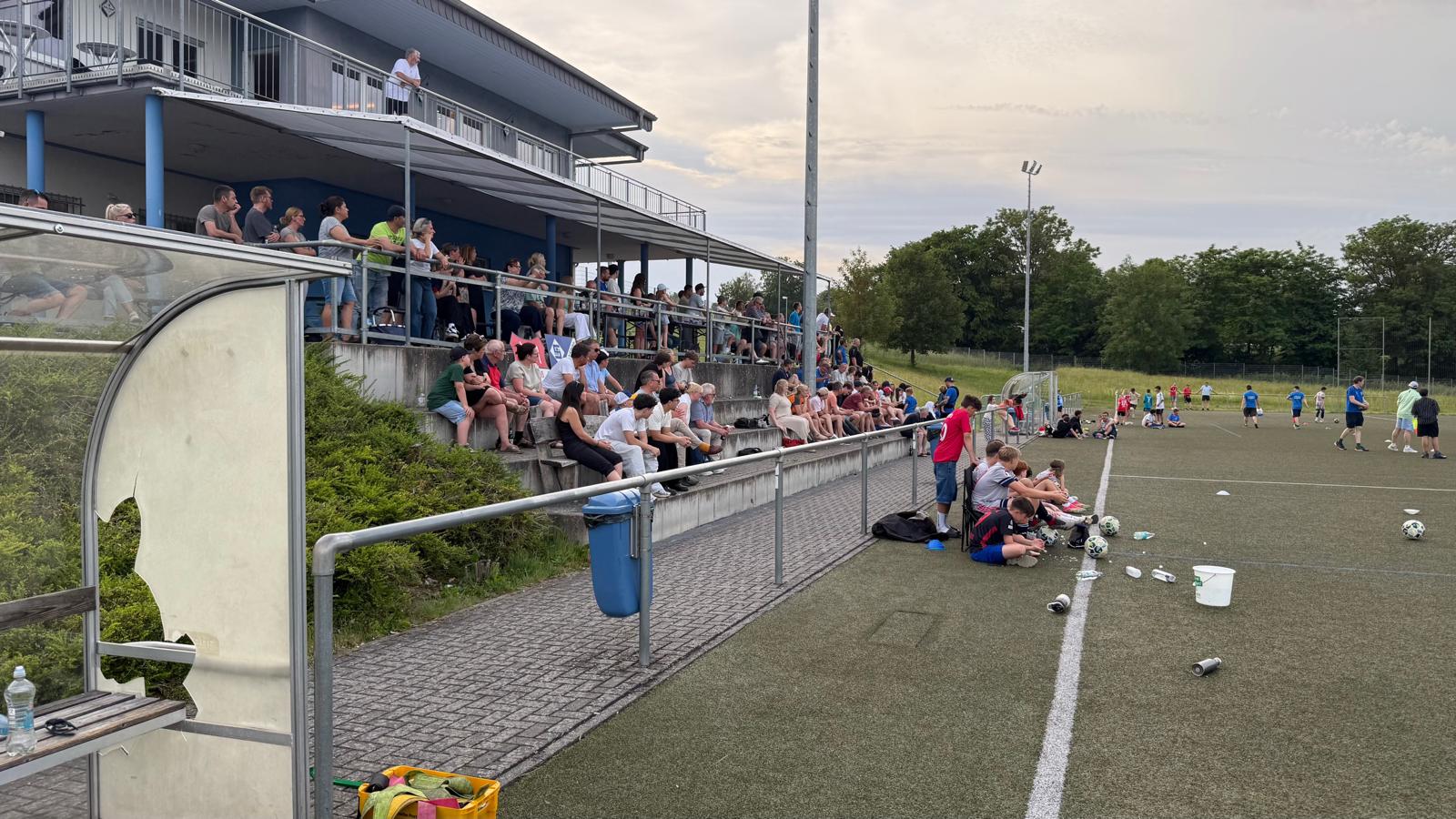 260529 Kulisse beim Entscheidungsspiel.jpeg